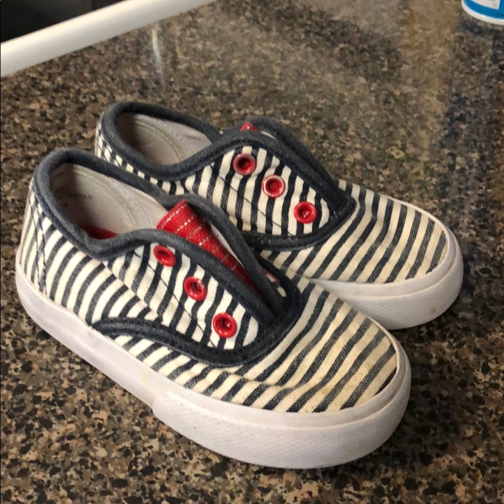 Toddler size 6 Austin sneaker